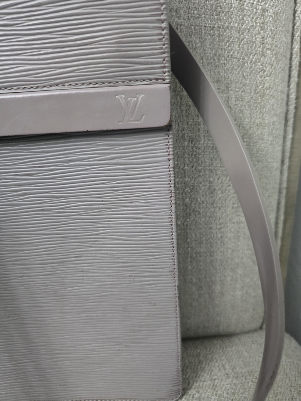 Louis Vuitton Epi Ramatuelle Shoulder Bag – Lilac / Muted Grey - Picture 2 of 16